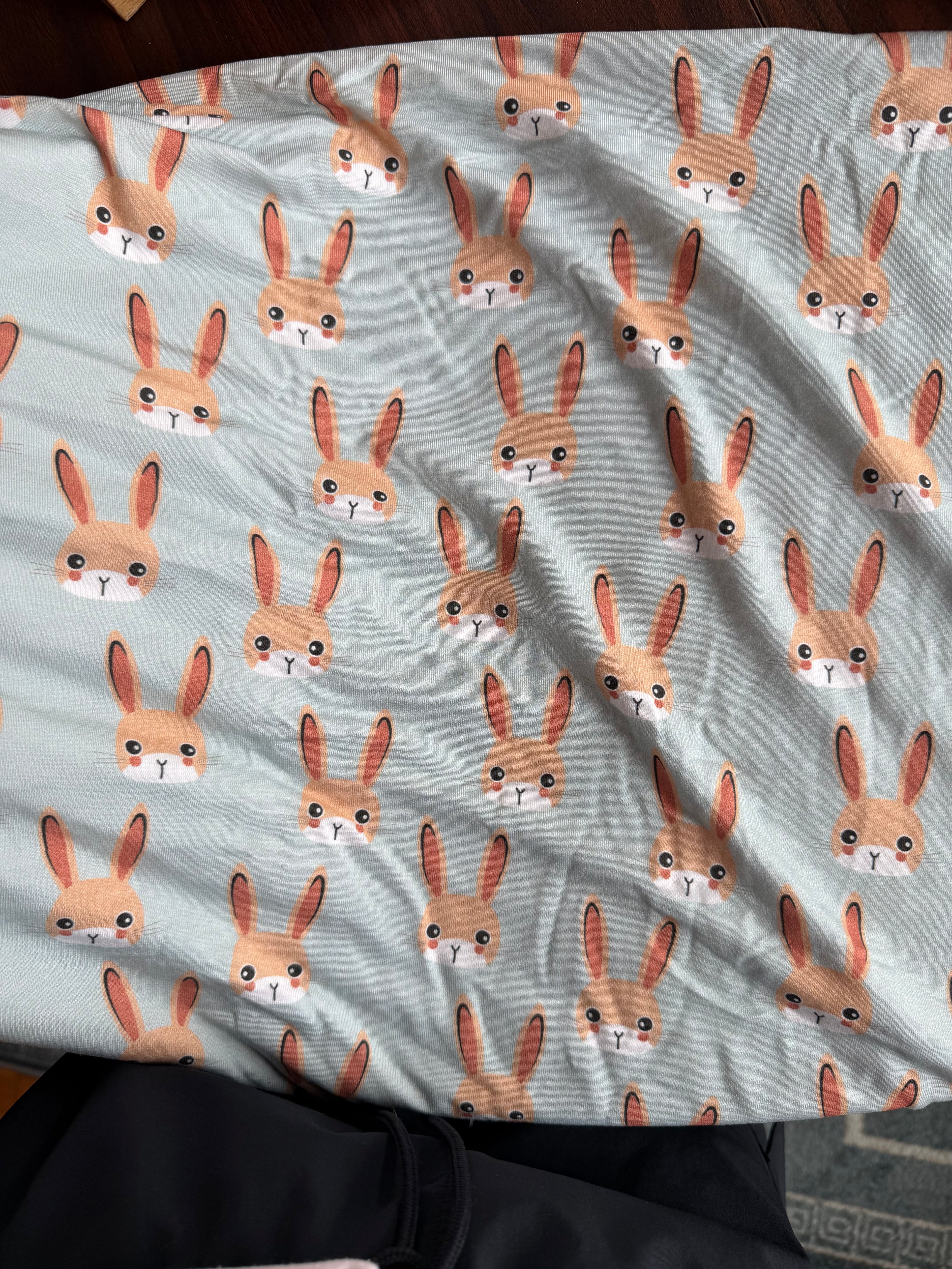 Basic tee - bunnies in blue